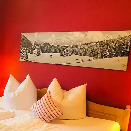 Apartmán Wintertraum Im Allgau Alpine Und Deluxe Sonnenwinkel, 4 Sterne Klassifiziert, Wlan Gratis, Grosser Balkon Mit Bergsicht, Ruhig Und Doch Zentral Gelegen, Neu Renovierte Ferienwohnung Mit Separaten Schlafzimmer, Brotchenservice, Hunde Auf Anfrage, Park Obermaiselstein