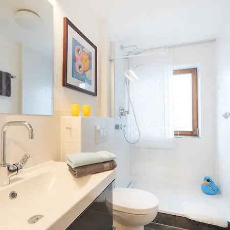 Wintertraum Im Allgau Alpine Und Deluxe Sonnenwinkel, 4 Sterne Klassifiziert, Wlan Gratis, Grosser Balkon Mit Bergsicht, Ruhig Und Doch Zentral Gelegen, Neu Renovierte Ferienwohnung Mit Separaten Schlafzimmer, Brotchenservice, Hunde Auf Anfrage, Park Appartement Obermaiselstein